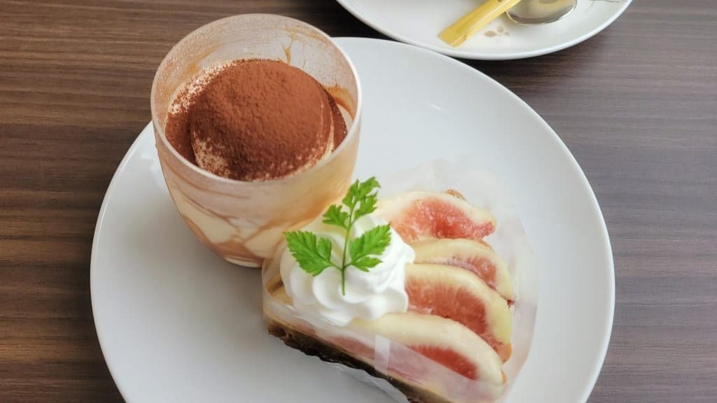 ケーキが美味しい四ツ池公園近くの「カフェ＆レストラン フルレゾン」