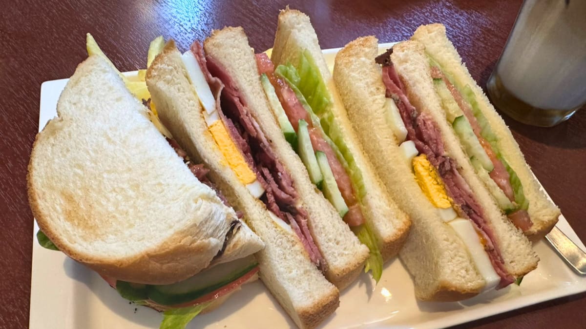 「しまうま珈琲 幸店」の『クラブサンド』『カツカレー』など（幸）