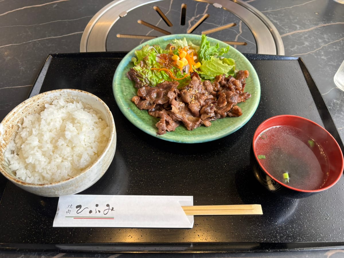 「焼肉ひふみ」のランチ『タン下炙りカルビランチ』、『冷麺』（文丘町）