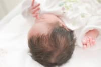 いつ頃まとまって寝るの？赤ちゃんの月齢ごとの平均睡眠時間とリズムを整える方法！