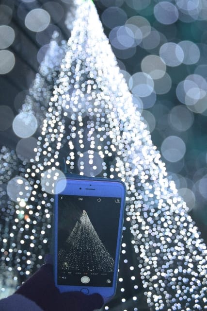 クリスマスのイルミネーションをスマホで綺麗に撮りたい！キラキラ映える写真の撮り方