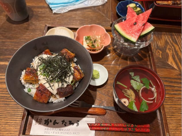「鰻のかんたろう」の『うなぎとろとろ丼』『うな重』（蜆塚）